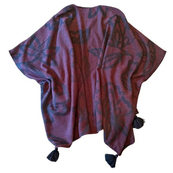 Cleobella Boho Tassel Poncho Wrap – Burgundy & Black Floral – EUC 763F - Picture 7 of 8